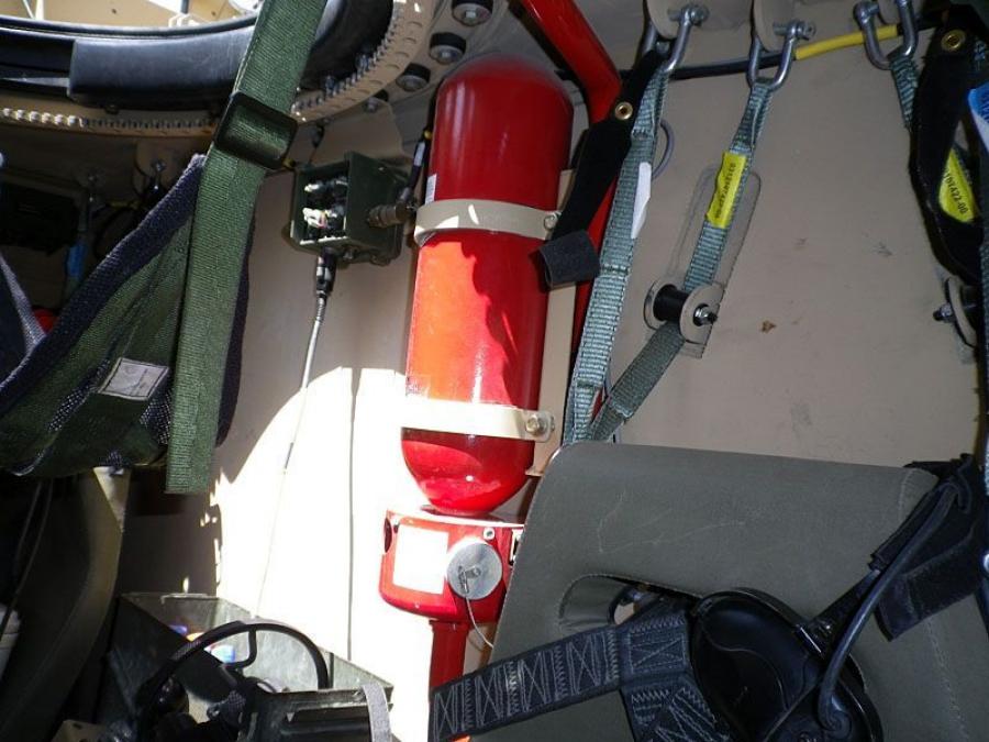 Детали интерьера Oshkosh M-ATV 2009 года  (фото 502 из 676)